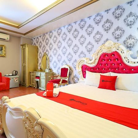 RedDoorz Bui Vien Walking Street Hotel Ho Chi Minh-stad Buitenkant foto
