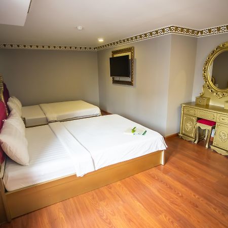 RedDoorz Bui Vien Walking Street Hotel Ho Chi Minh-stad Buitenkant foto