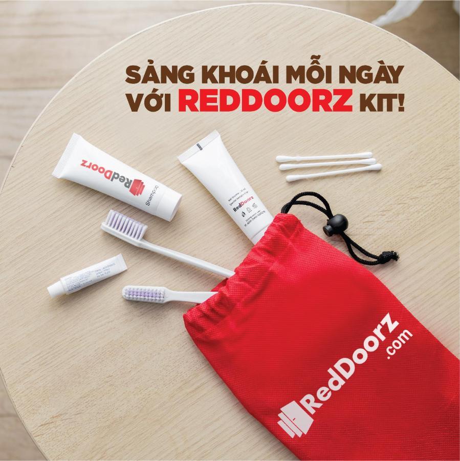RedDoorz Bui Vien Walking Street Hotel Ho Chi Minh-stad Buitenkant foto