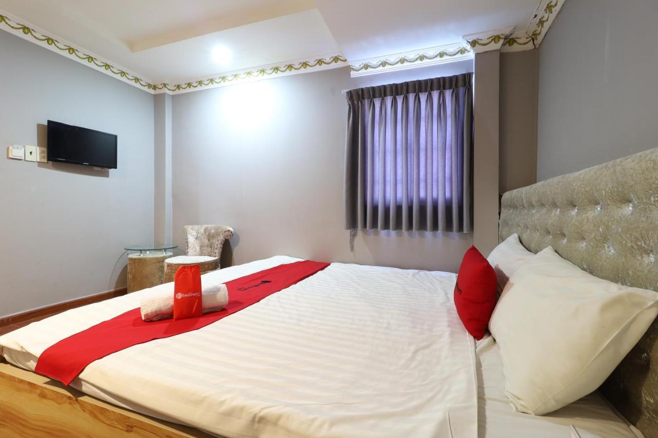 RedDoorz Bui Vien Walking Street Hotel Ho Chi Minh-stad Buitenkant foto