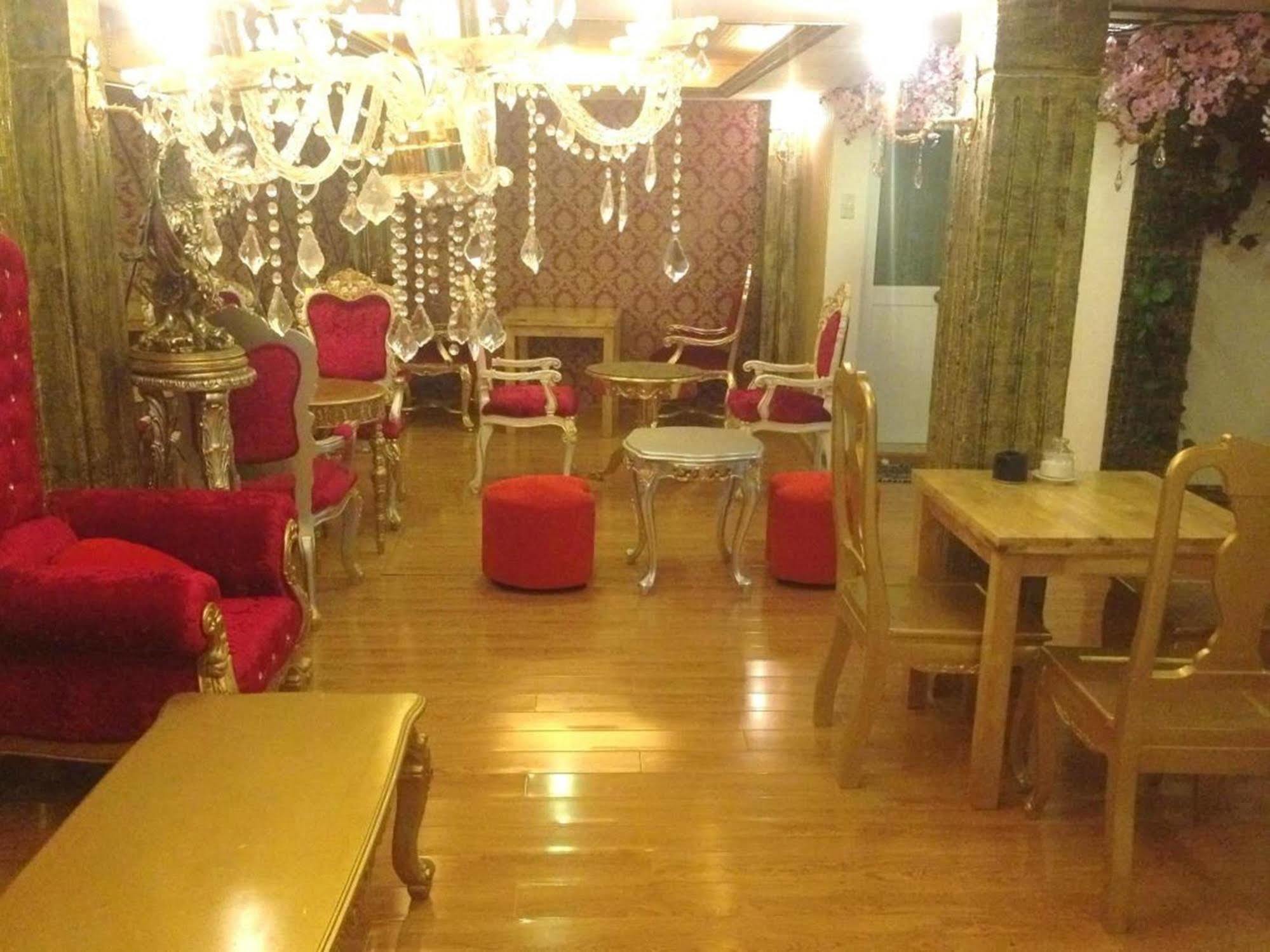 RedDoorz Bui Vien Walking Street Hotel Ho Chi Minh-stad Buitenkant foto
