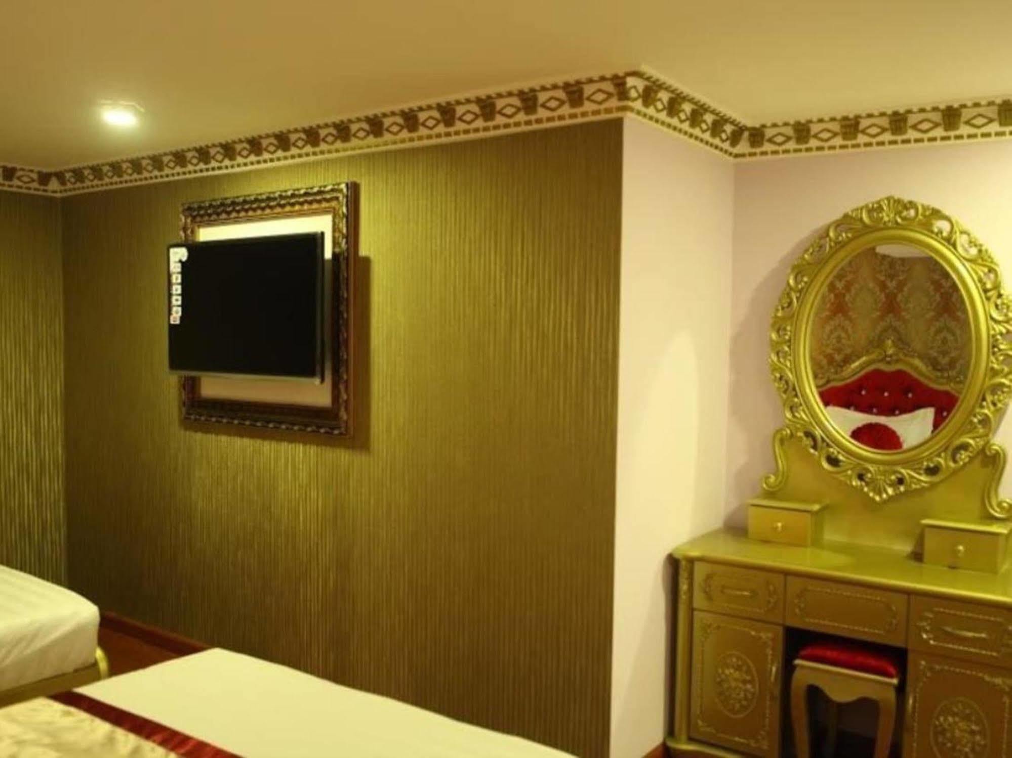RedDoorz Bui Vien Walking Street Hotel Ho Chi Minh-stad Buitenkant foto
