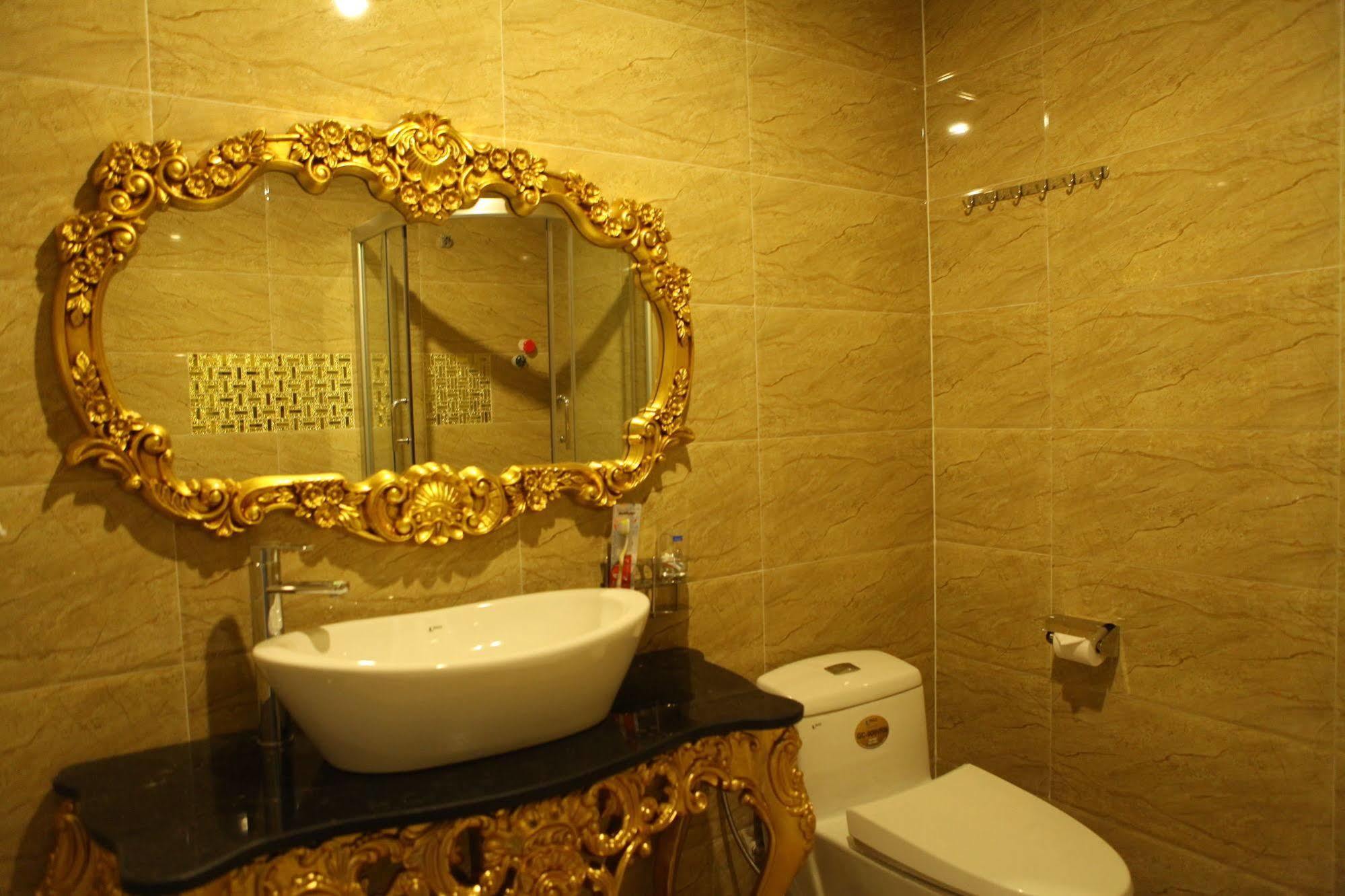 RedDoorz Bui Vien Walking Street Hotel Ho Chi Minh-stad Buitenkant foto